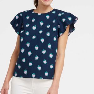 Draper James navy top with strawberries🍓